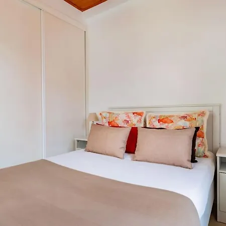 Chiado 1br Flat - Lisbon's Downtown Lisboa